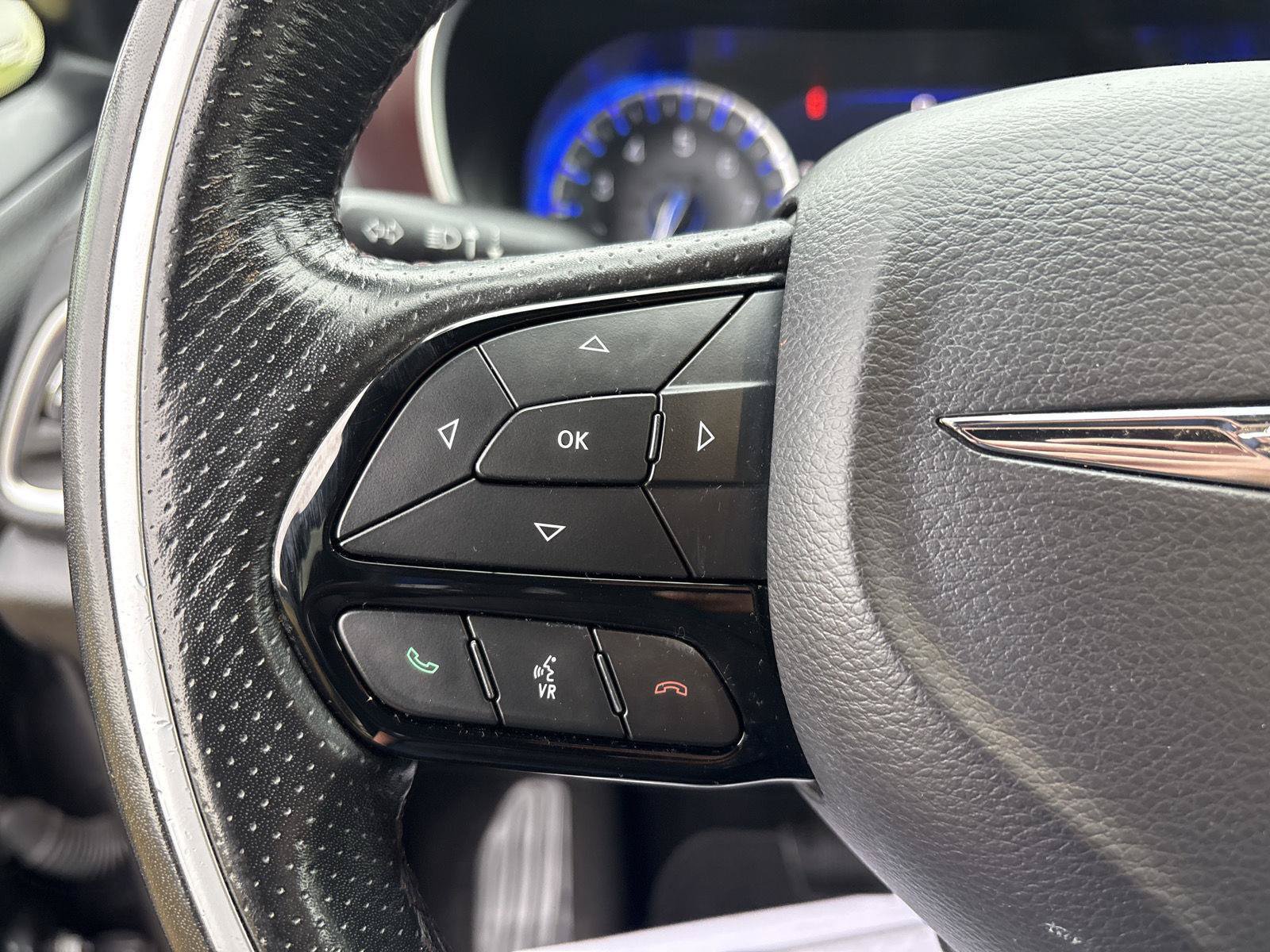 Used 2020 Chrysler Pacifica Limited FWD image 20