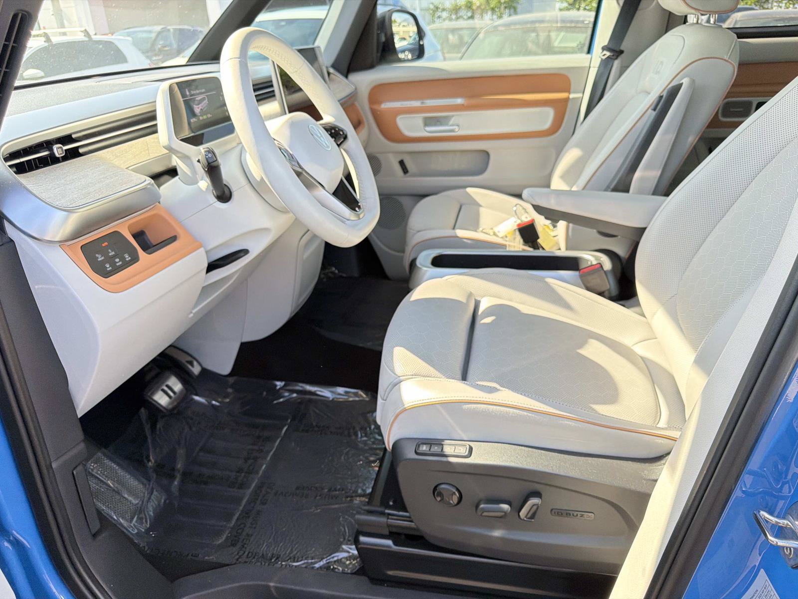 Certified 2025 Volkswagen ID. Buzz Pro S Plus AWD/4WD image 14