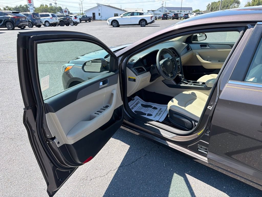 Used 2017 Hyundai Sonata SE FWD image 14