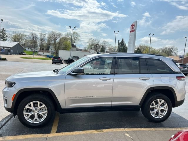 Used 2023 Jeep Grand Cherokee Limited w/ Luxury Tech Group II image 7