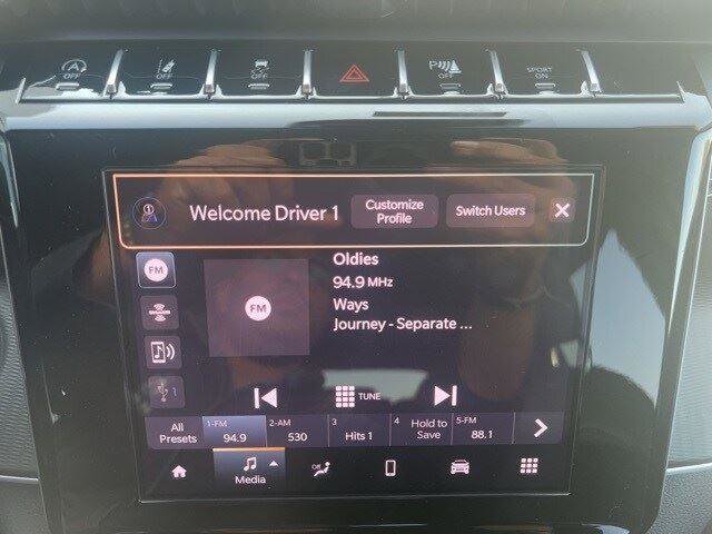 New 2025 Jeep Grand Cherokee Altitude image 9