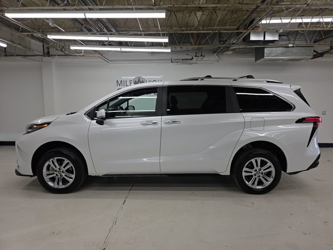 Used 2024 Toyota Sienna Platinum AWD/4WD image 13