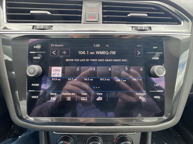 Used 2018 Volkswagen Tiguan SE AWD/4WD image 16