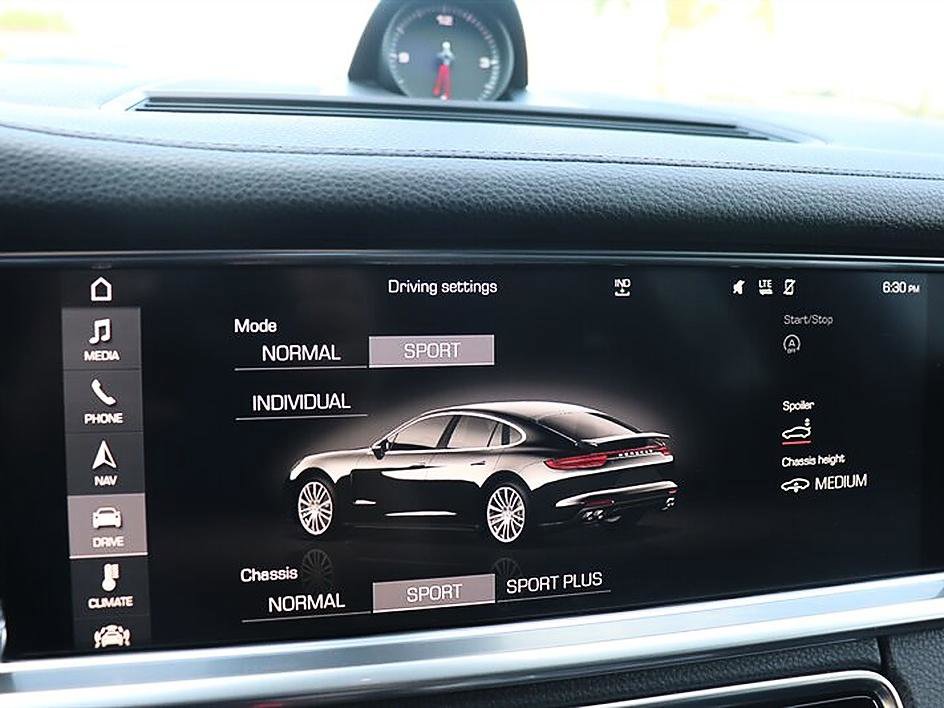 Used 2017 Porsche Panamera 4 image 81