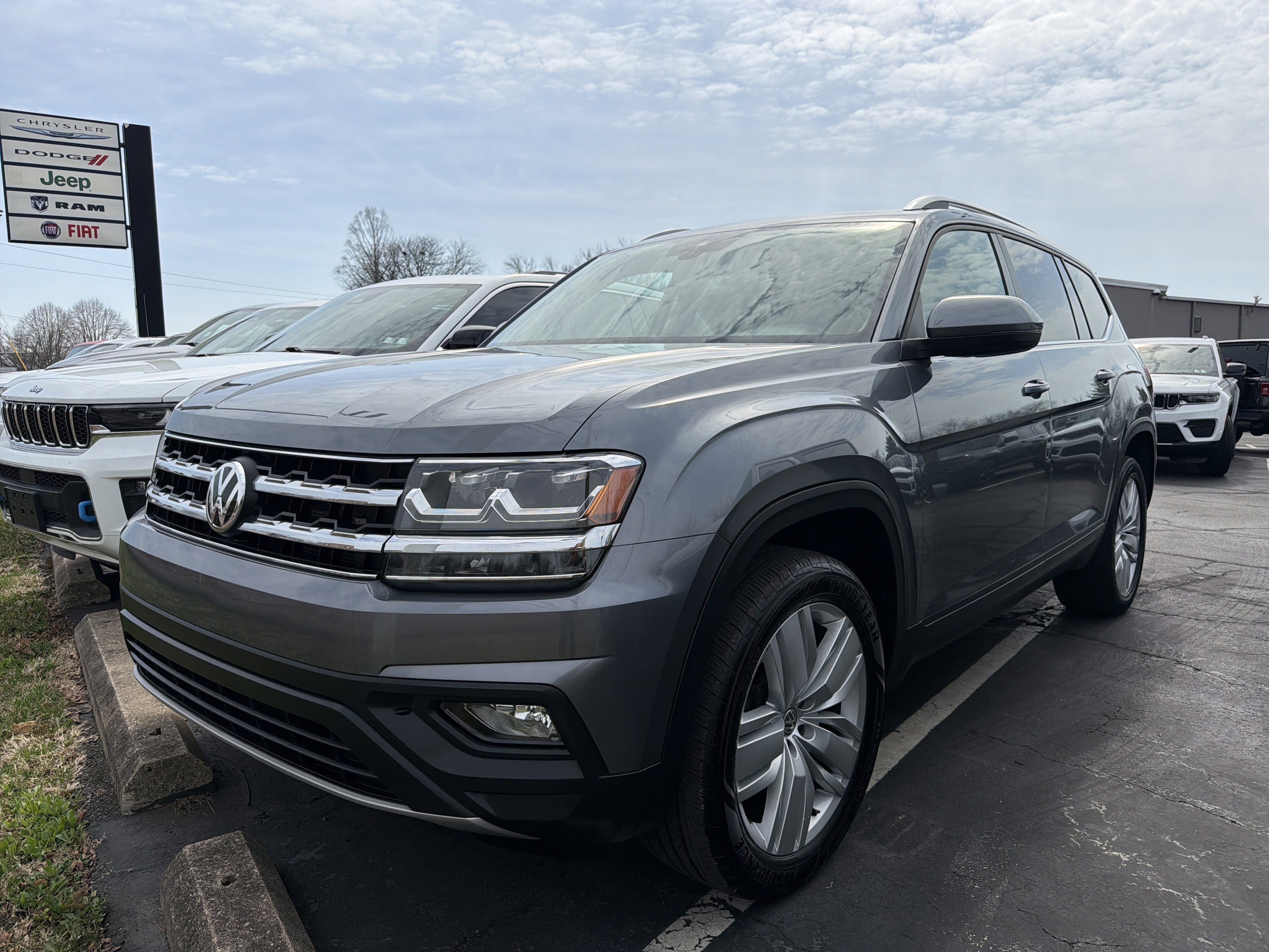 Used 2019 Volkswagen Atlas SE w/ Panoramic Sunroof Package image 3