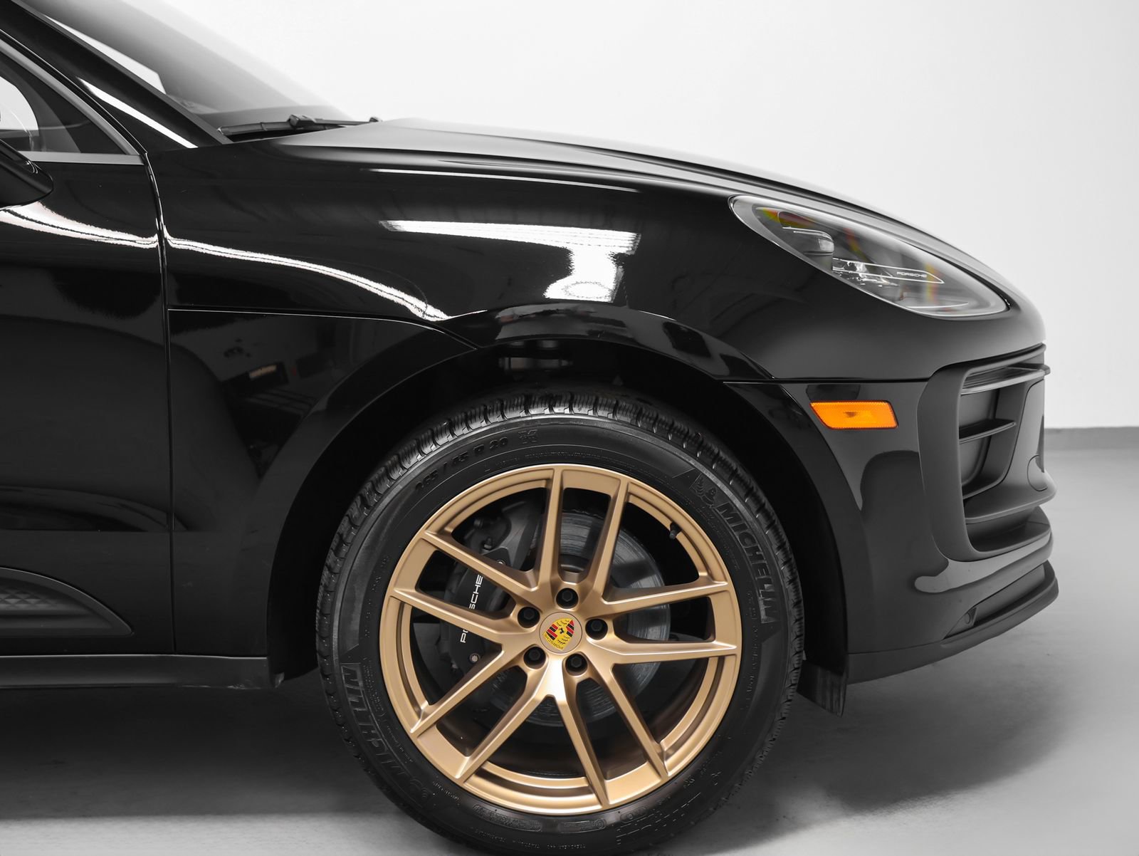 Certified 2025 Porsche Macan AWD/4WD image 15