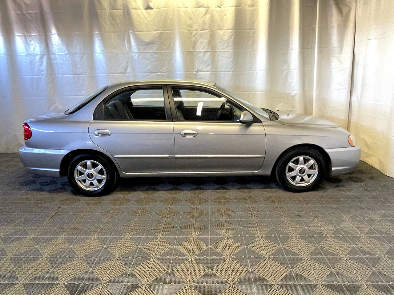 Used 2004 Kia Spectra Sedan image 9