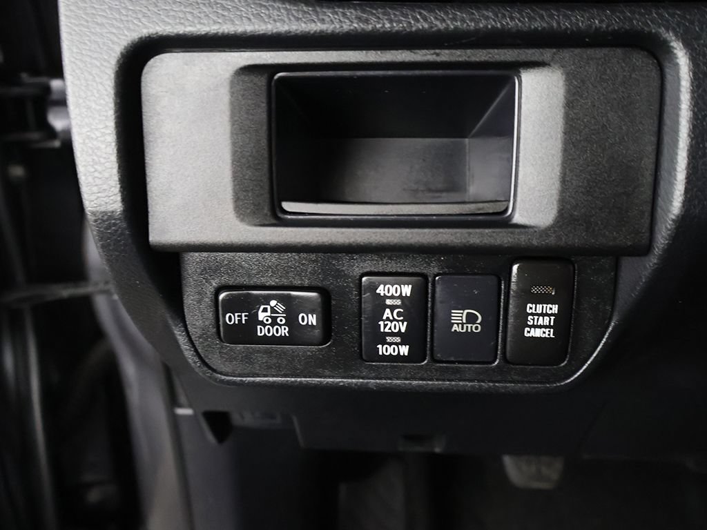 Used 2018 Toyota Tacoma TRD Sport AWD/4WD image 34