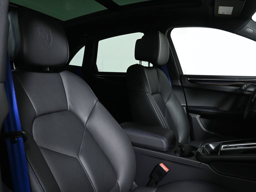 New 2026 Porsche Macan AWD/4WD image 40
