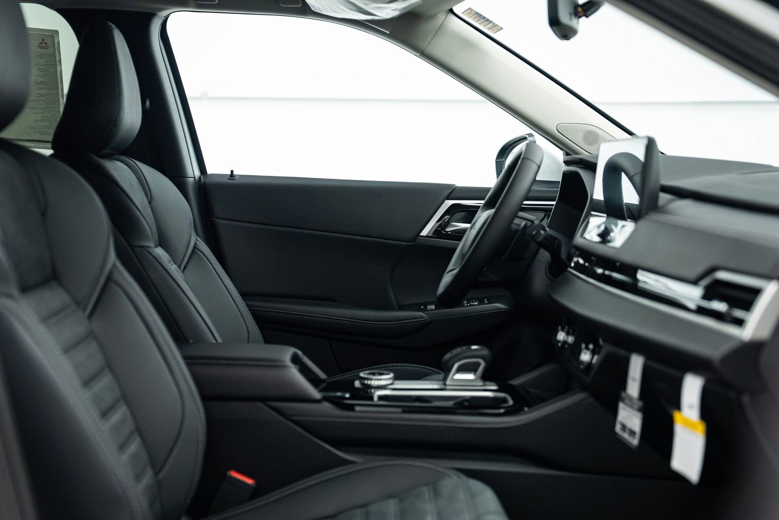 New 2026 Mitsubishi Outlander SE image 13