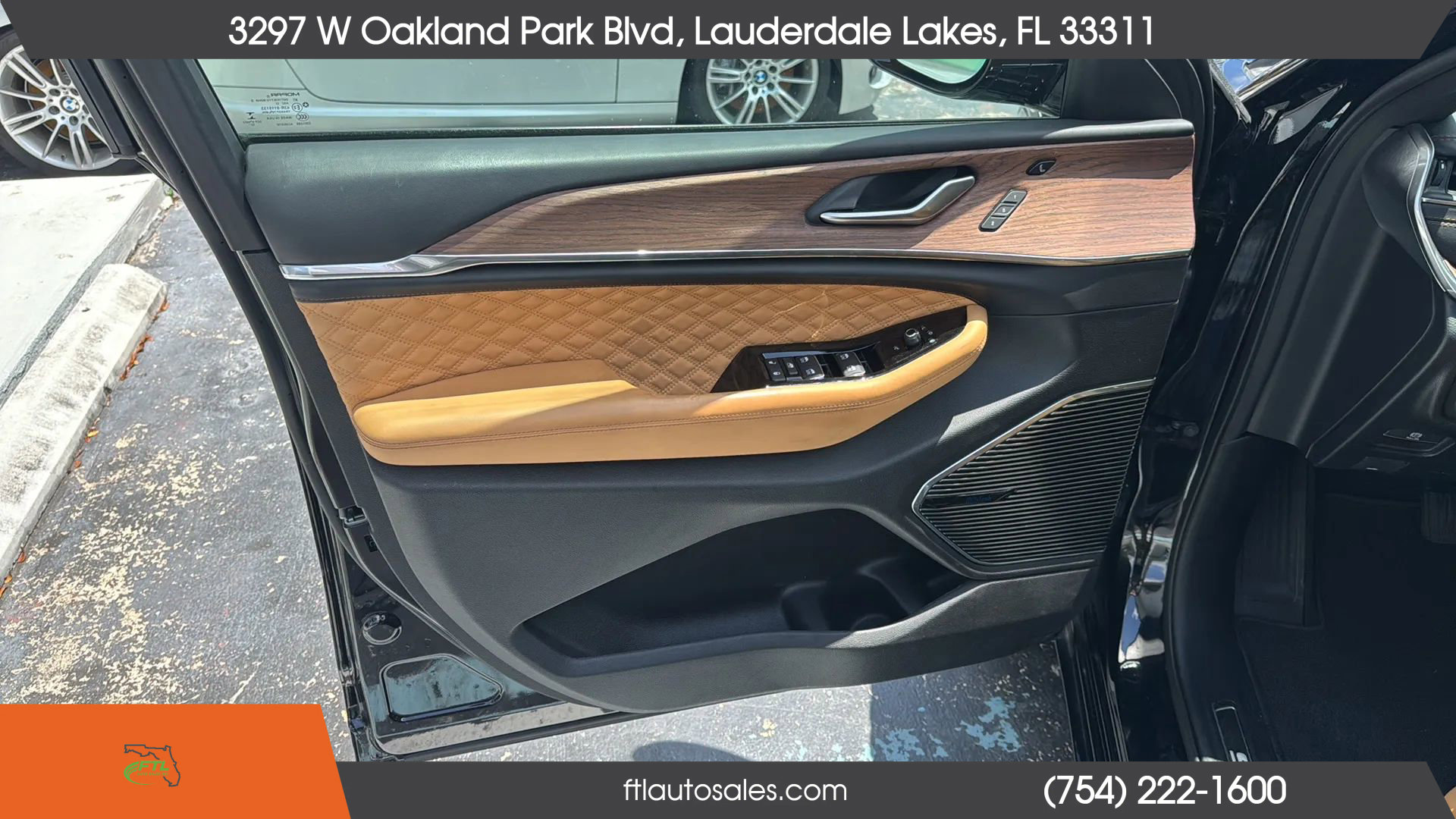 Used 2022 Jeep Grand Cherokee Summit w/ Luxury Tech Group V image 22