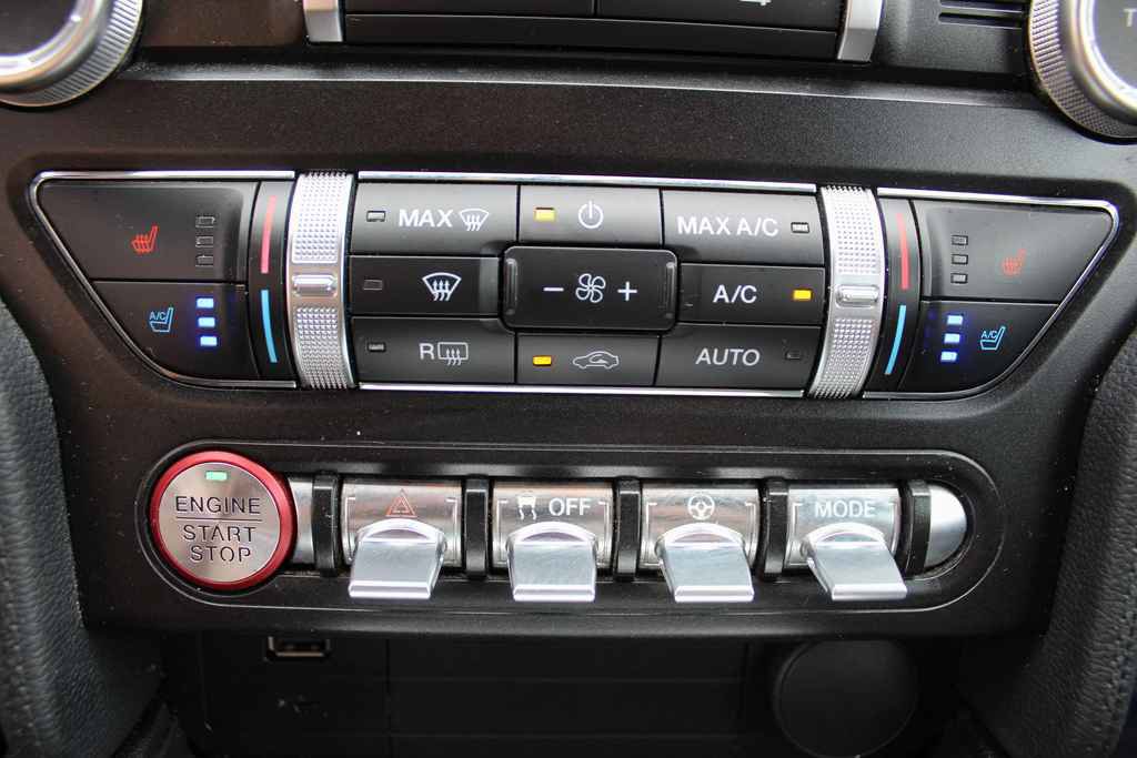 Used 2020 Ford Mustang Premium RWD image 27