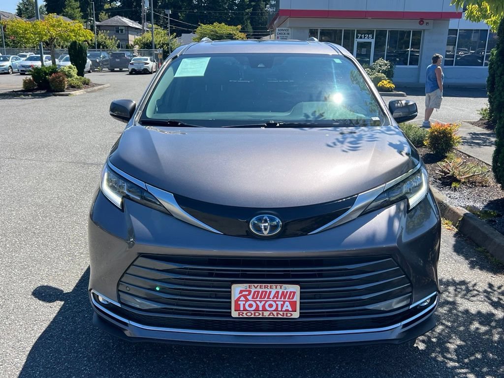 Certified 2022 Toyota Sienna Limited AWD/4WD image 5