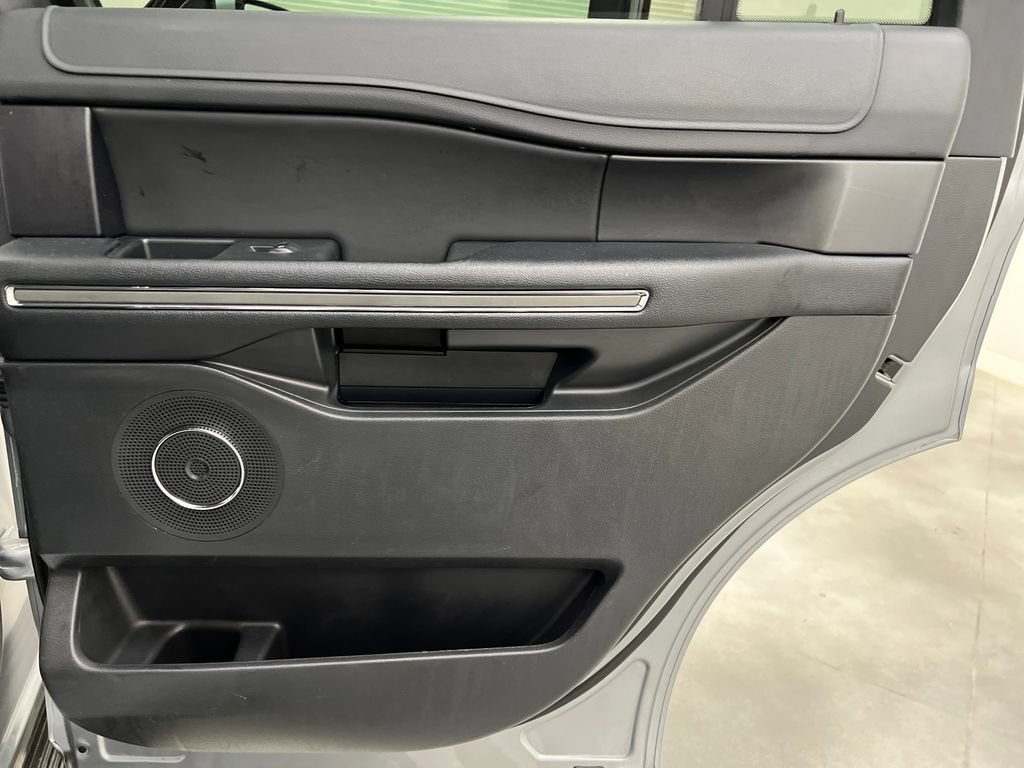 Used 2024 Ford Expedition XLT RWD image 28