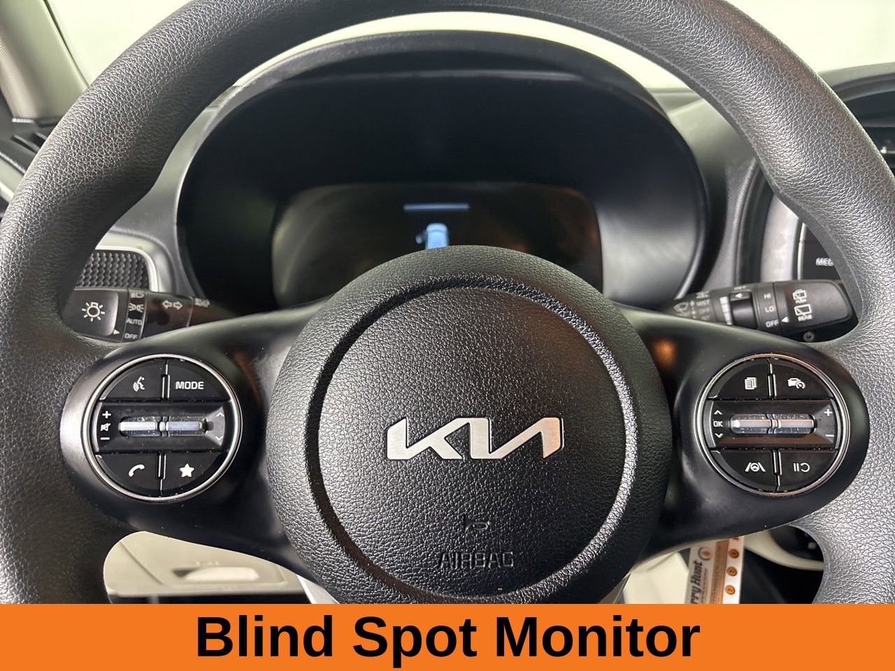 Used 2025 Kia Soul LX w/ LX Technology Package FWD image 11