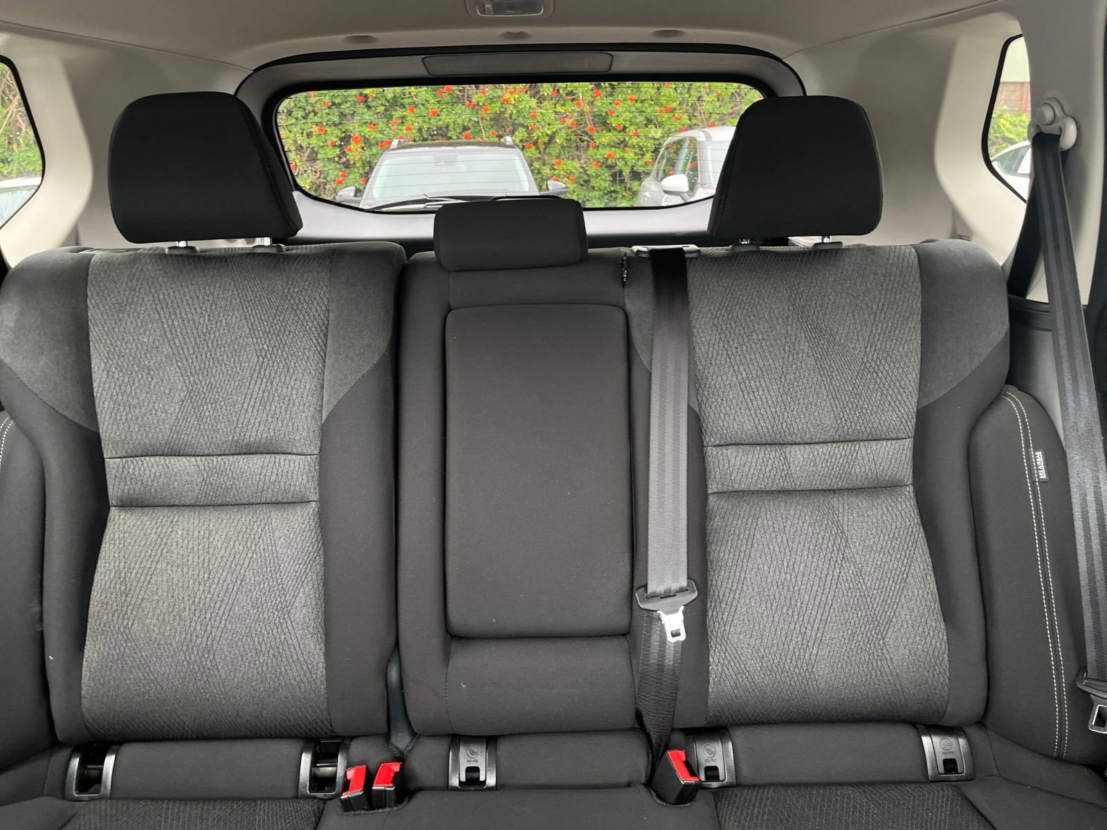Used 2025 Nissan Rogue SV FWD image 39