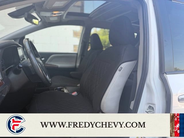 Used 2019 Toyota Sienna Limited Premium w/ Carpet Mat Package FWD image 16