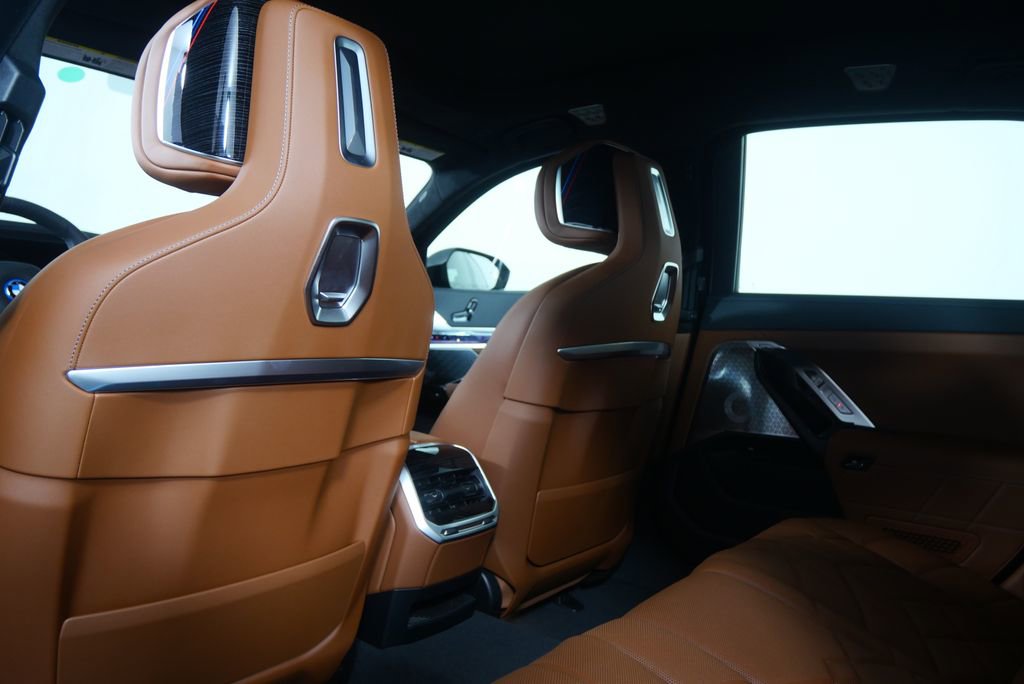 New 2026 BMW i7 xDrive60 w/ Executive Package image 17