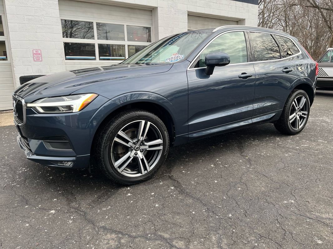 Used 2021 Volvo XC60 T5 Momentum w/ Protection Package AWD/4WD image 3