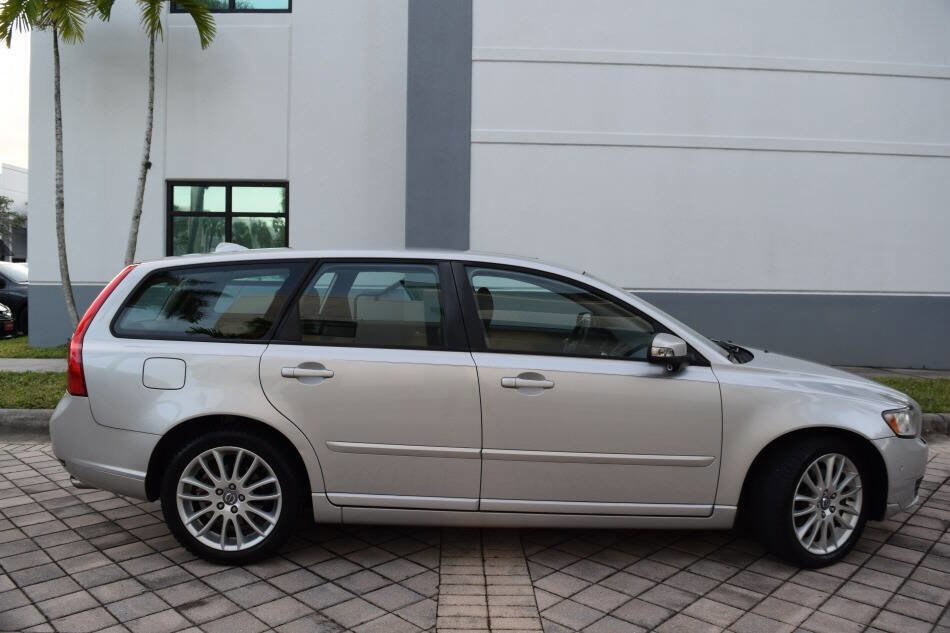 Used 2011 Volvo V50 T5 image 7