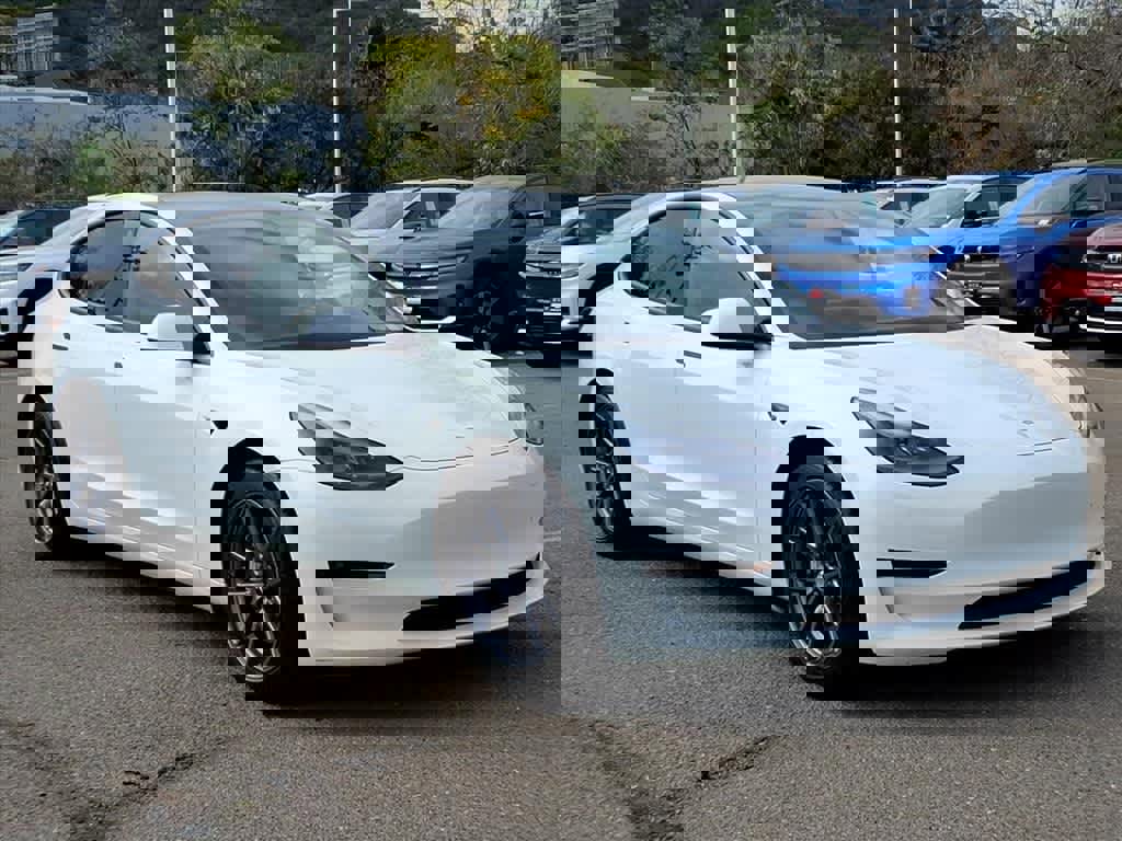 Used 2021 Tesla Model 3 Standard Range Plus image 3