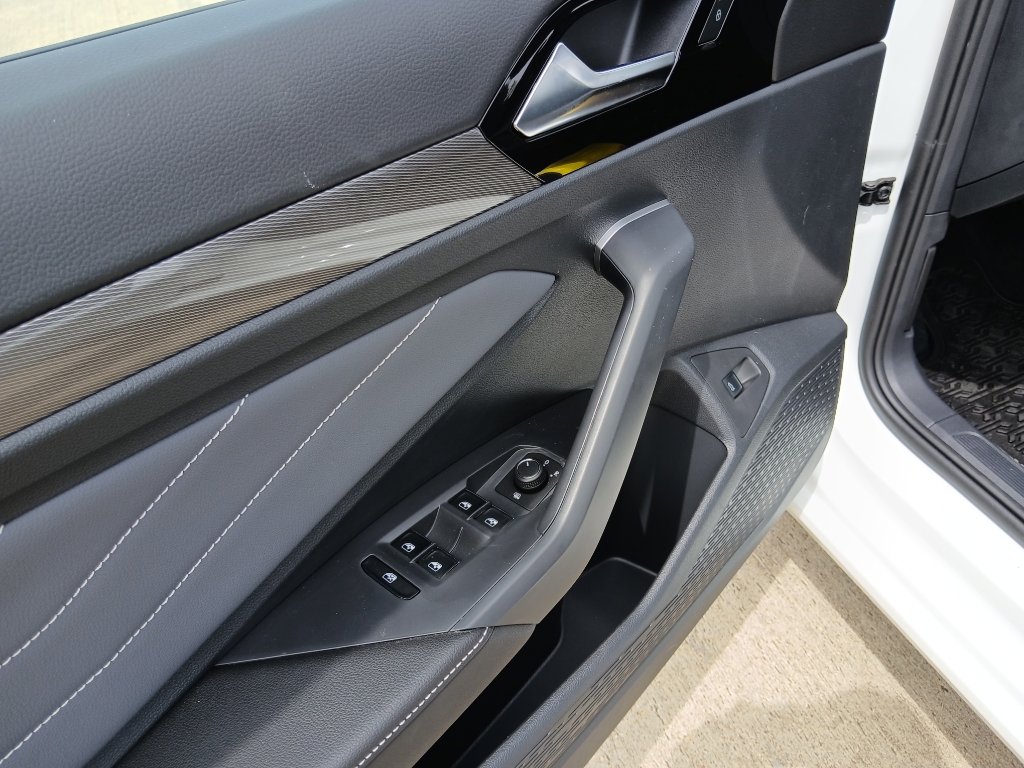 New 2026 Volkswagen Jetta SEL FWD image 10