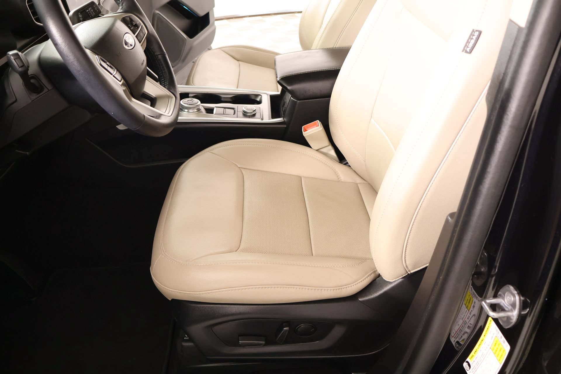 Used 2023 Ford Explorer Limited AWD/4WD image 12