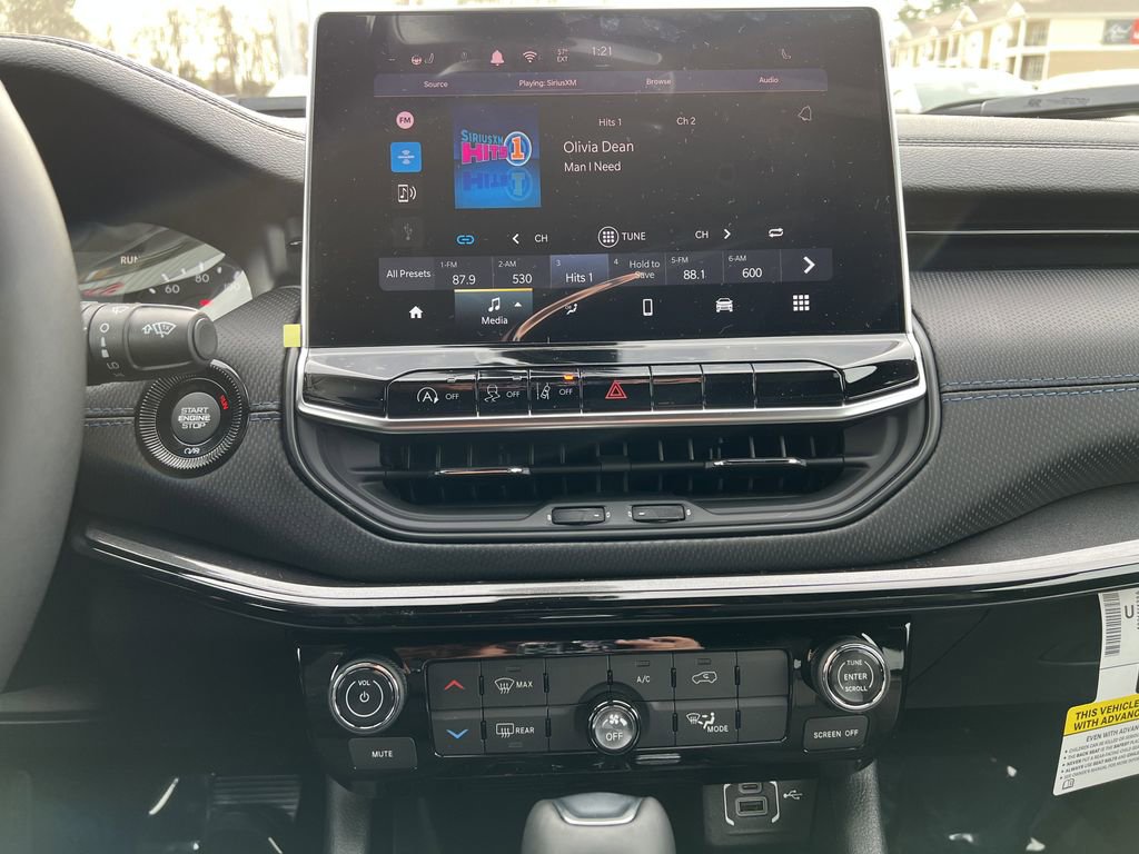 New 2026 Jeep Compass Latitude image 11