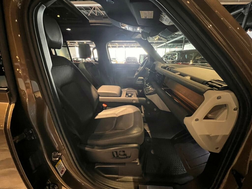 Used 2023 Land Rover Defender 110 X-Dynamic SE image 32