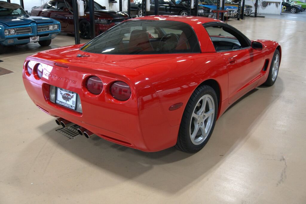 Used 2000 Chevrolet Corvette Coupe w/ Roof Pkg RWD image 6