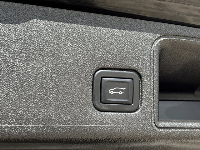 Used 2022 GMC Terrain Denali w/ Denali Premium Package AWD/4WD image 7