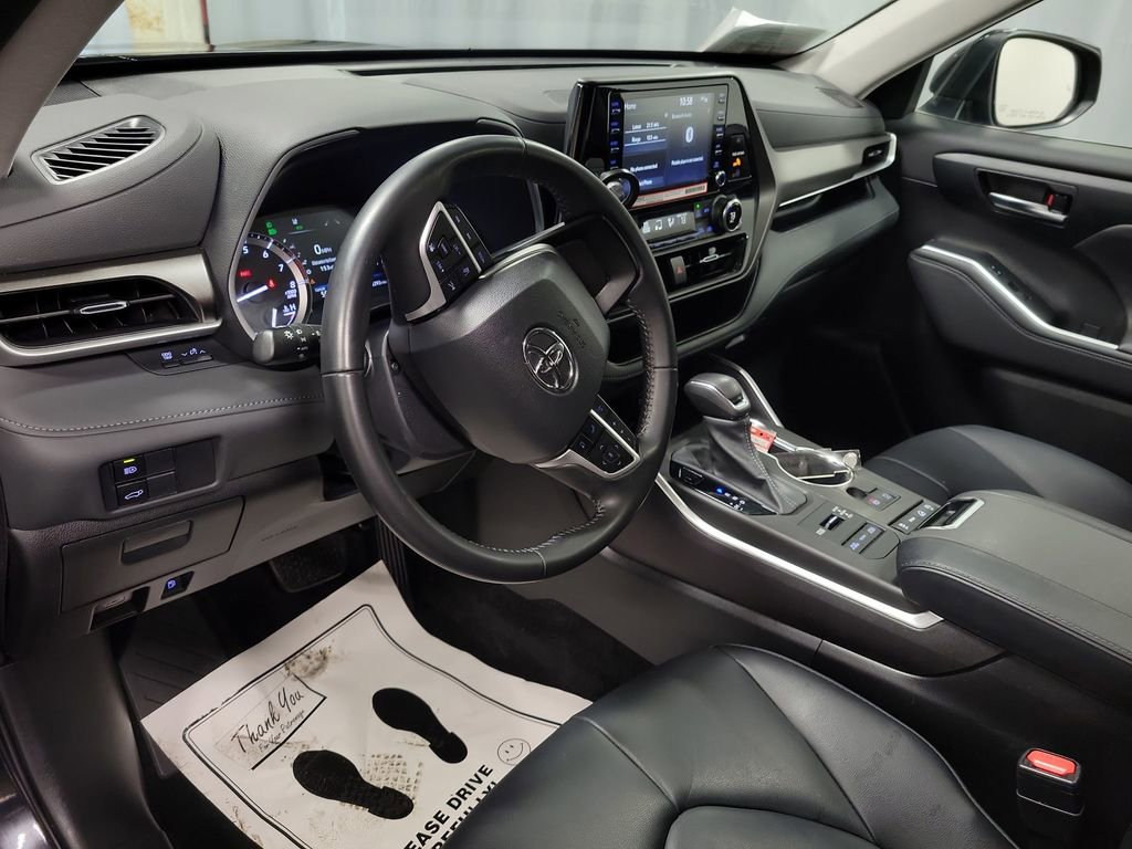 Used 2022 Toyota Highlander XLE image 13