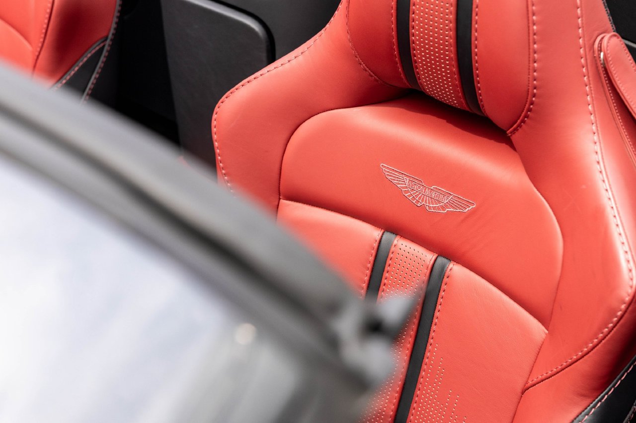 Used 2023 Aston Martin V8 Vantage Roadster RWD image 29