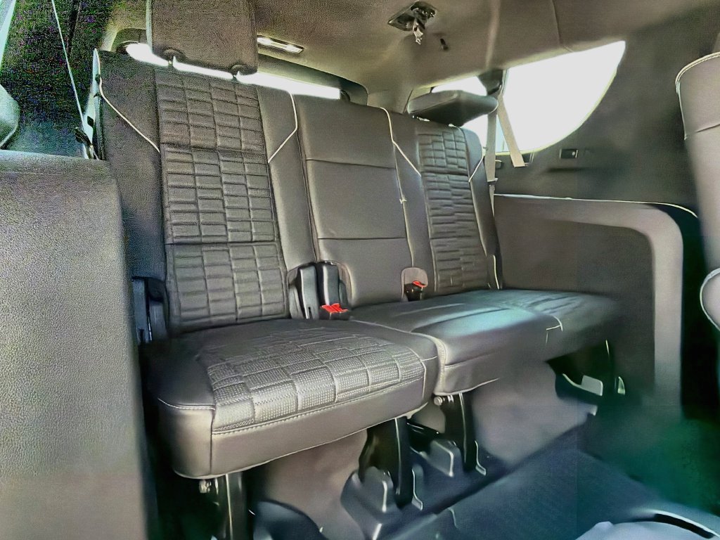 Used 2023 Cadillac Escalade ESV Sport Platinum w/ LPO, ONYX Package AWD/4WD image 22