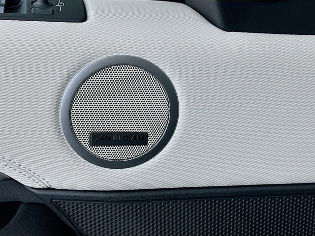 Used 2025 Land Rover Discovery Dynamic SE image 21