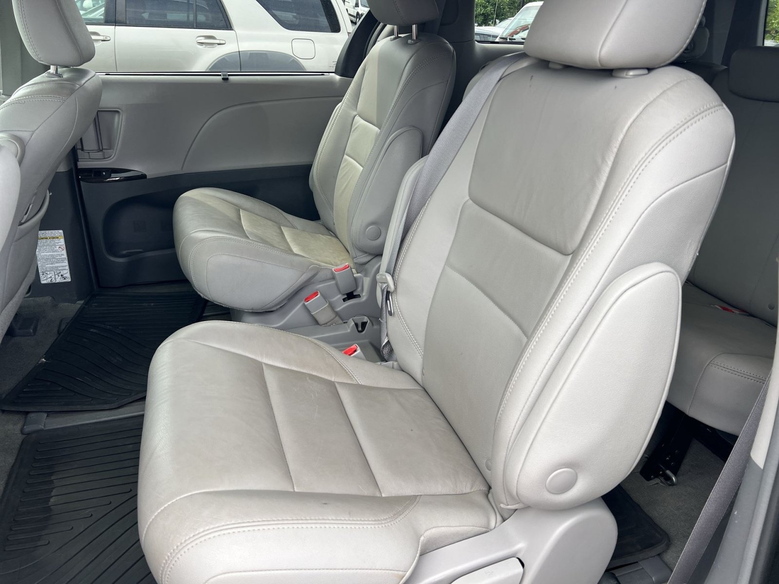 Used 2018 Toyota Sienna XLE FWD image 21