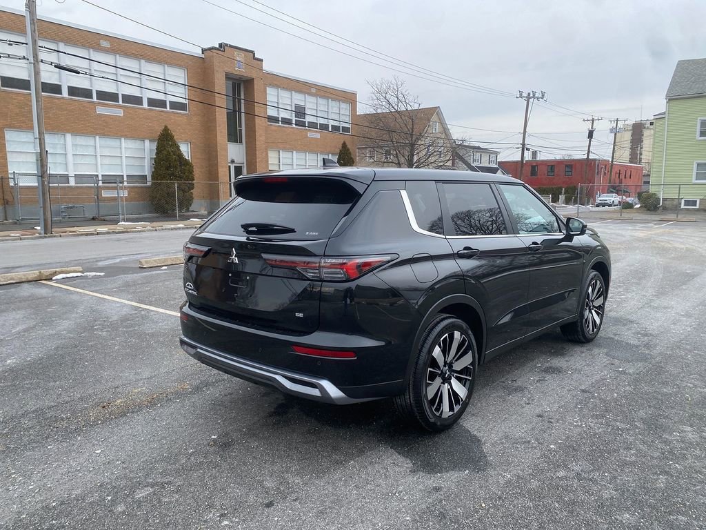 New 2026 Mitsubishi Outlander SE image 5