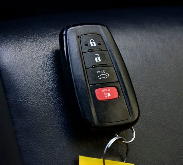 Used 2019 Toyota RAV4 Limited w/ Advanced Technology Package image 28