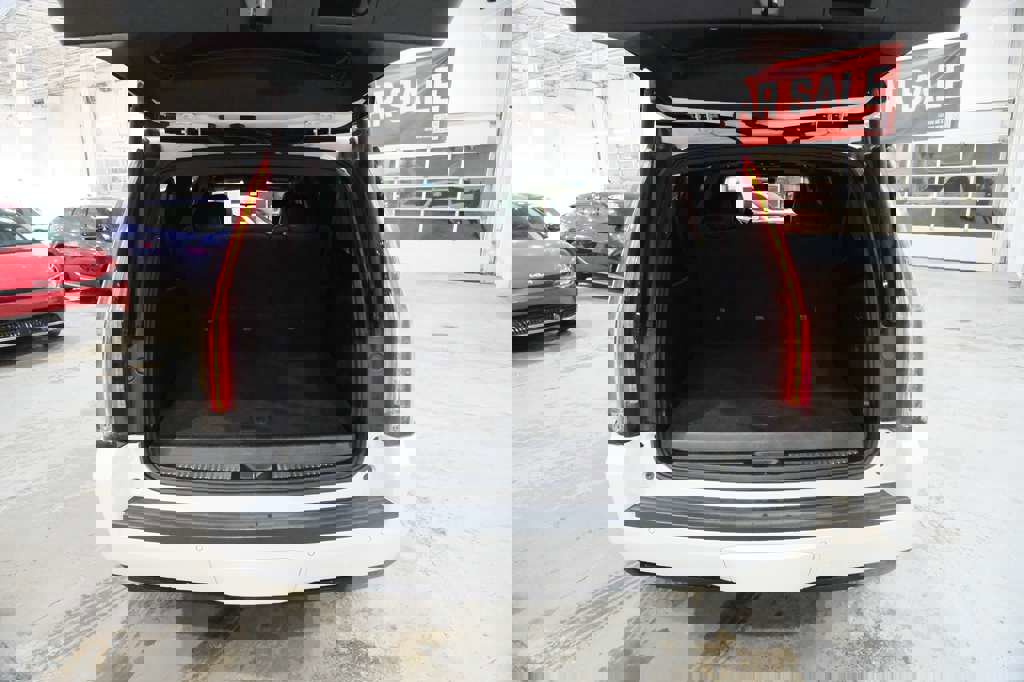 Used 2020 Cadillac Escalade ESV Platinum image 10