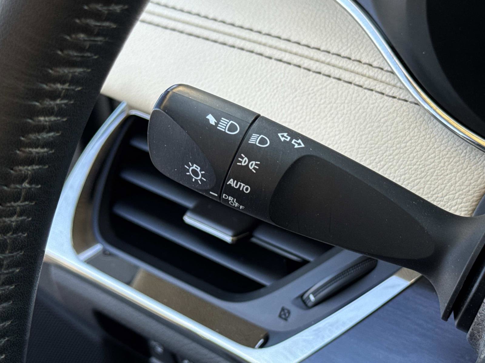 Used 2016 Toyota Avalon Limited w/ Toyota Safety Sense Package image 9