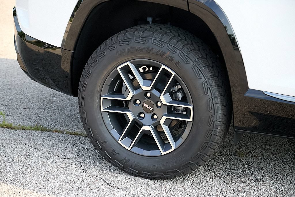 New 2027 GMC Terrain AT4 w/ Technology Package II AWD/4WD image 15