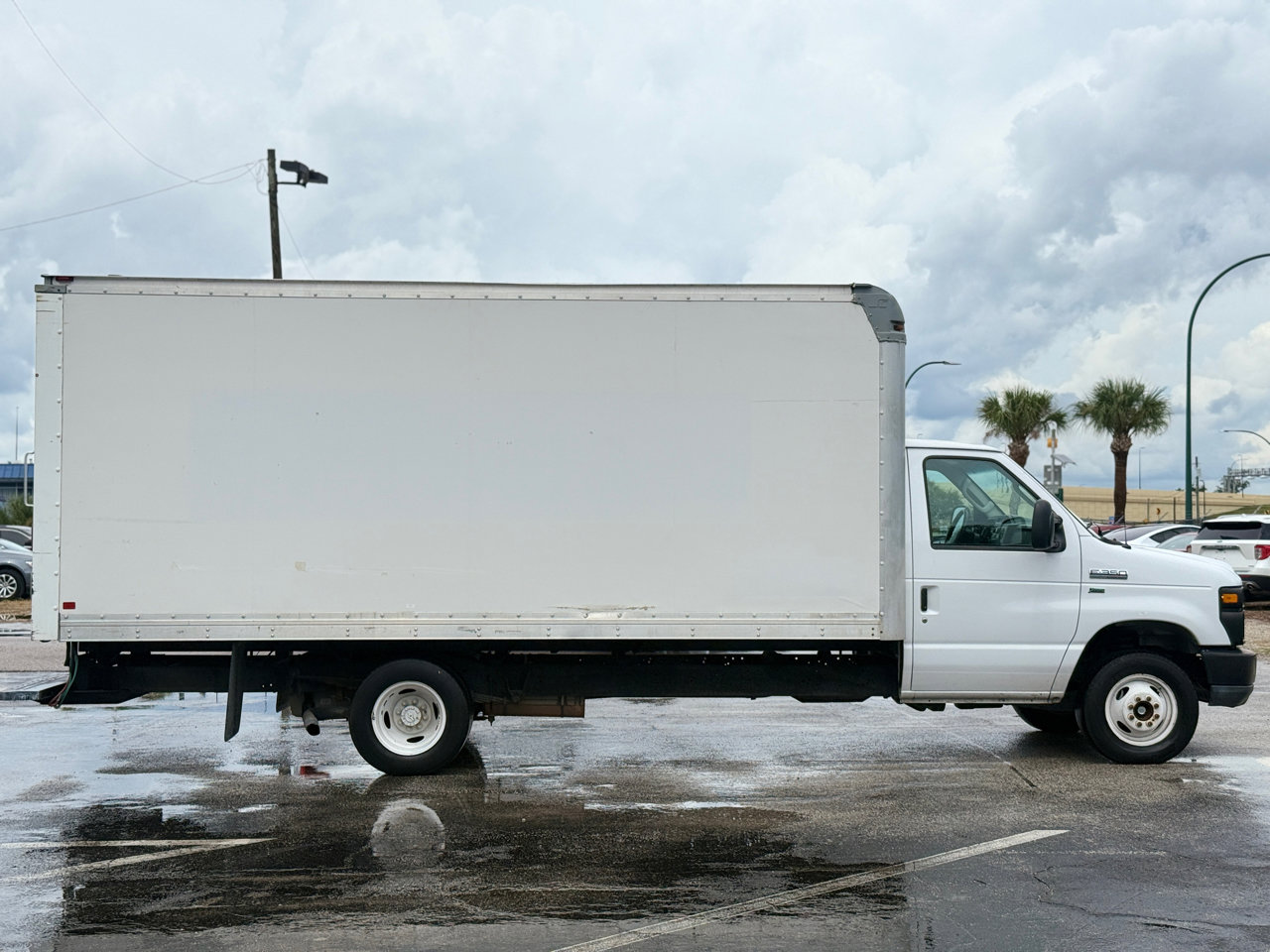 Used 2015 Ford E-350 and Econoline 350 Super Duty image 6