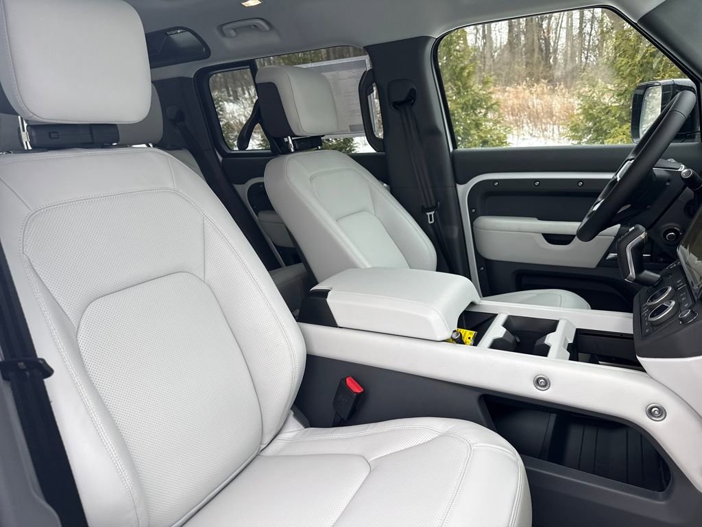 New 2026 Land Rover Defender 110 X-Dynamic SE image 15