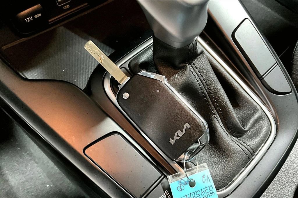 Used 2025 Kia Soul LX FWD image 13