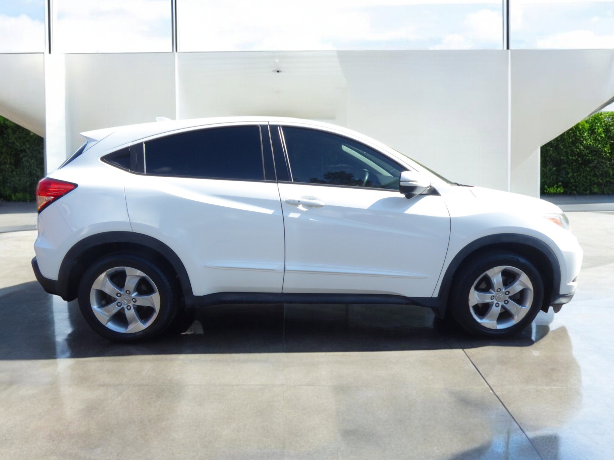 Used 2016 Honda HR-V EX image 11