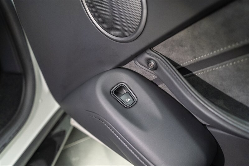 Used 2023 Aston Martin V8 Vantage Coupe RWD image 58