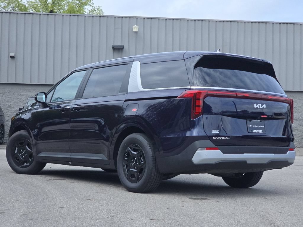 Used 2026 Kia Carnival LX FWD image 14