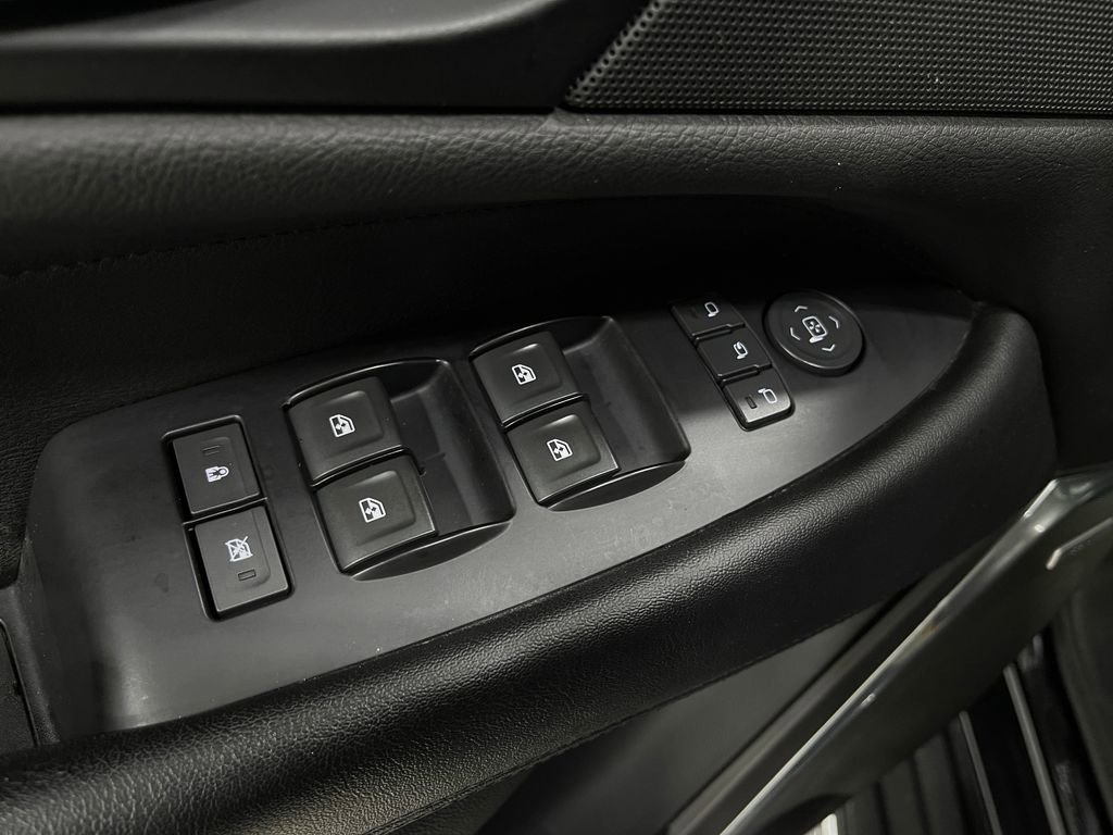 Used 2018 Cadillac Escalade ESV Luxury image 17