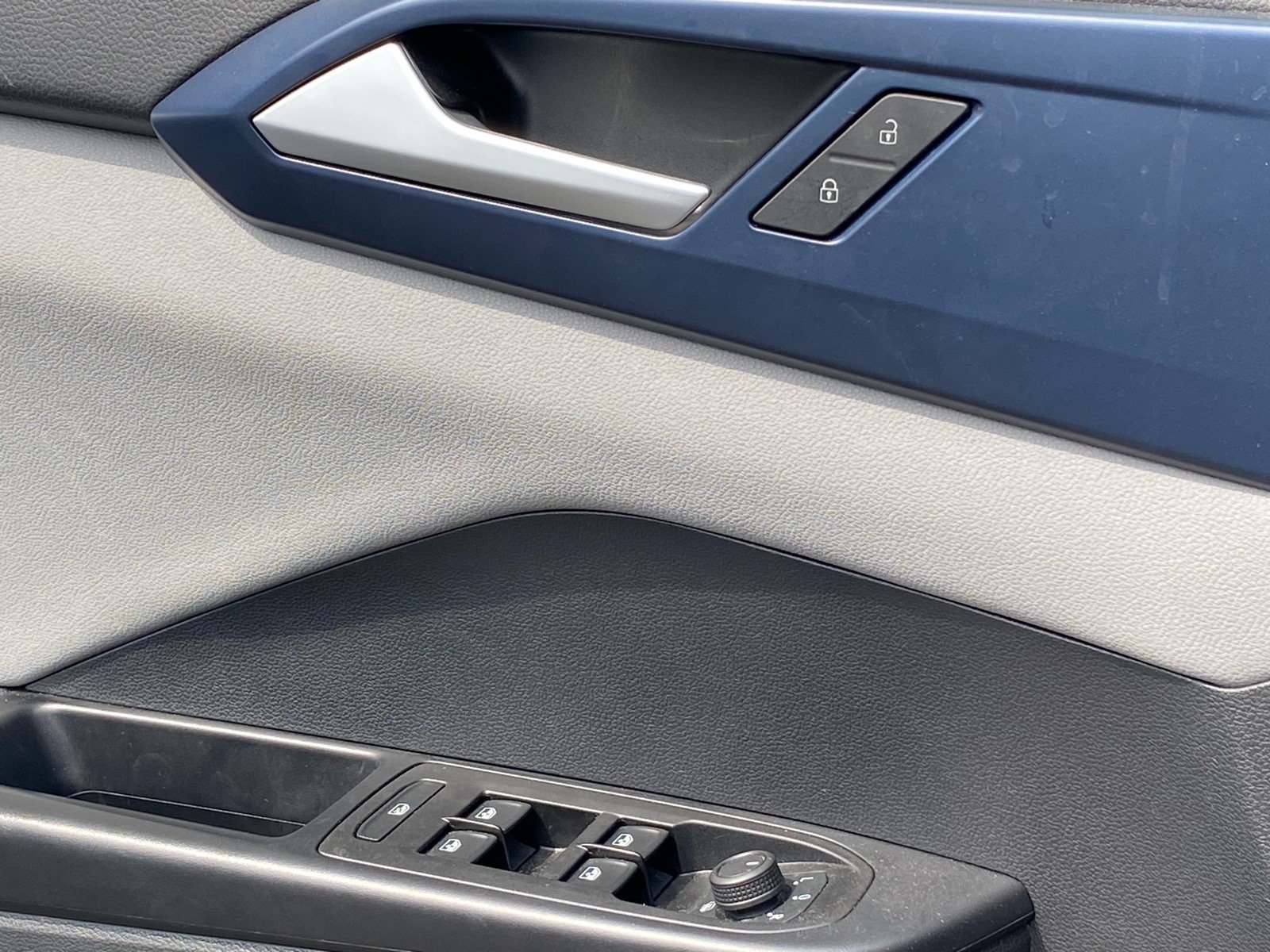 Certified 2023 Volkswagen Taos SE w/ Panoramic Sunroof Package FWD image 16