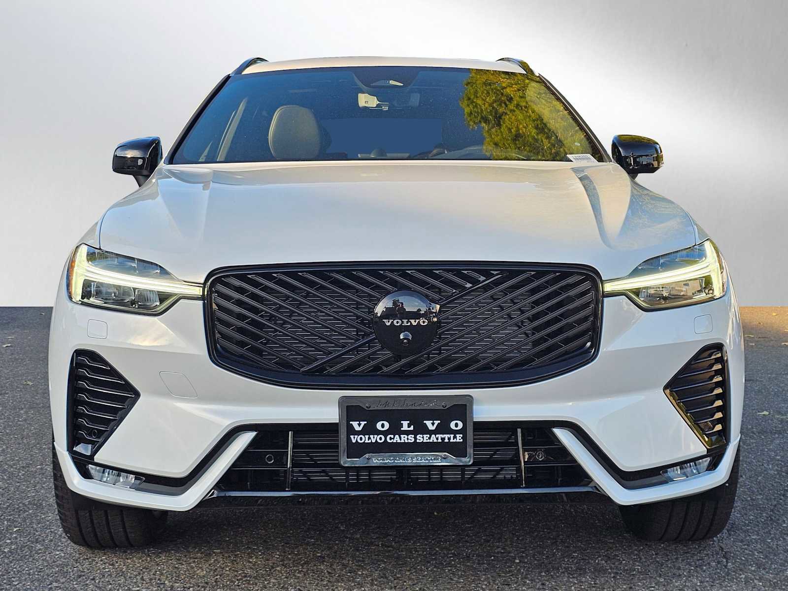 New 2026 Volvo XC60 B5 Ultra w/ Protection Package Premier image 2